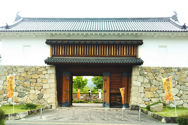 舞鶴城田辺城の立派な城門正面