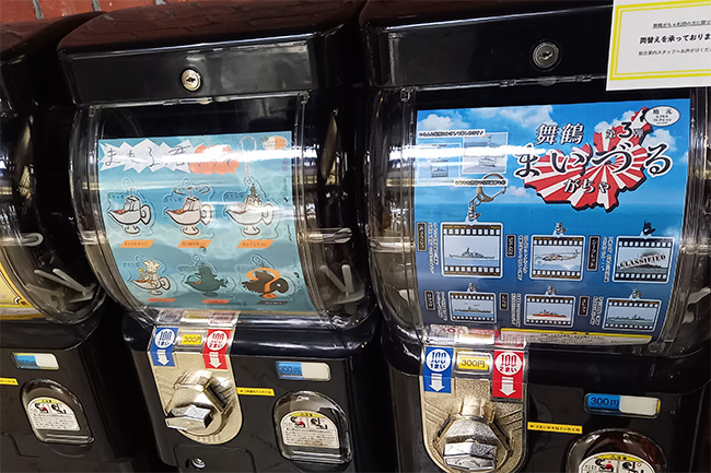 舞鶴ご当地ガチャ『まいづる』のカプセルトイ機
